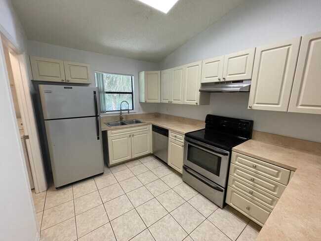 Foto del edificio - 2178 Arbour Walk Cir