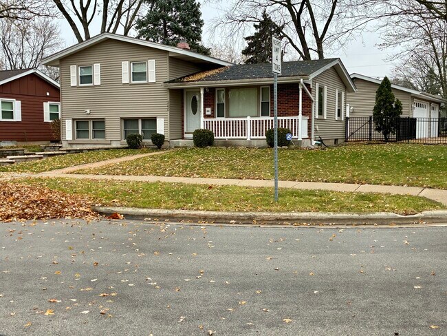 Foto del edificio - 360 Garden Ct