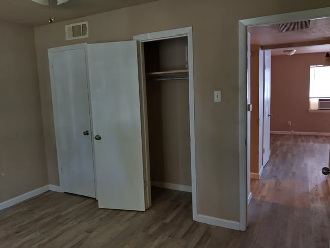 Foto del edificio - 3215 Clarksville St
