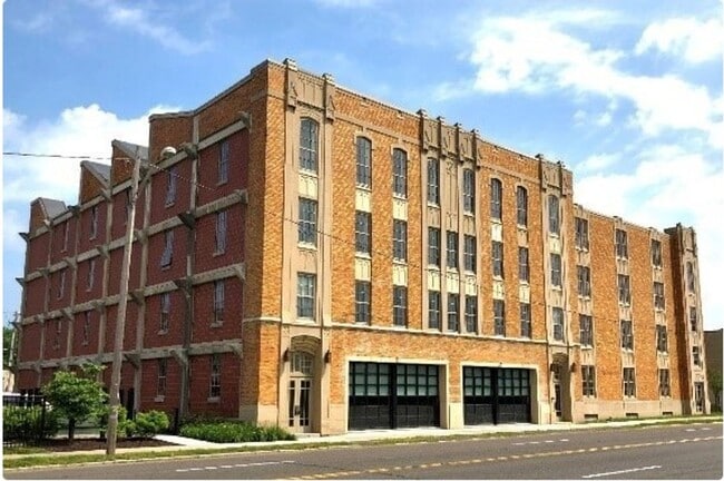 Interior Photo - 538 Erie Blvd W