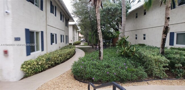 Foto del edificio - 8607 SW 68th Ct