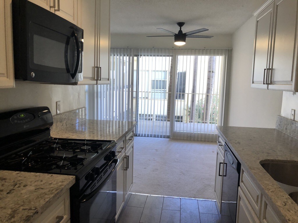 11717 Darlington Ave Unit 7 Apartments In Los Angeles Ca