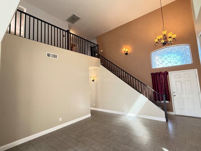 Foto del edificio - 6425 W Desert Hollow Dr