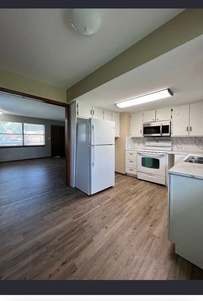 Building Photo - 1302 N 13th St