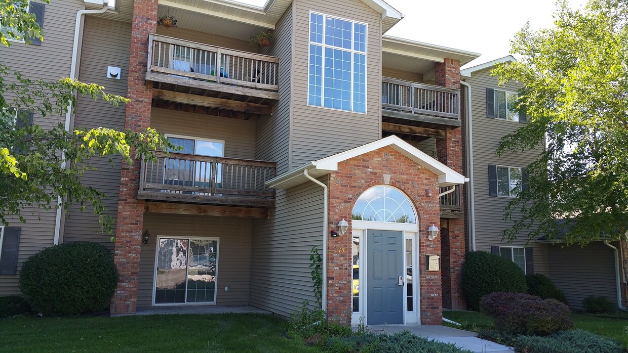 Foto principal - 2 bedroom, 1 bath condo on Iowa City's sou...