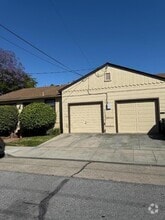 Building Photo - 604 7th Ave