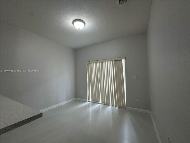 Foto del edificio - 1651 SE 28th Ct