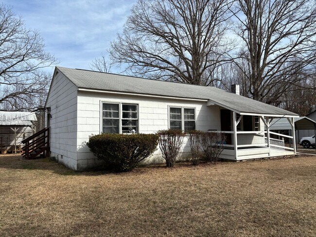 Building Photo - 3 BED, 1 BATH FARM HOUSE LOCATED IN STAR!