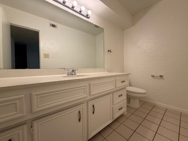 Building Photo - Updated Duplex in the Heart of Shopping and Entertainment