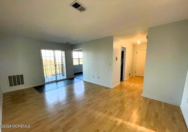 Building Photo - 98 Beachway Ave