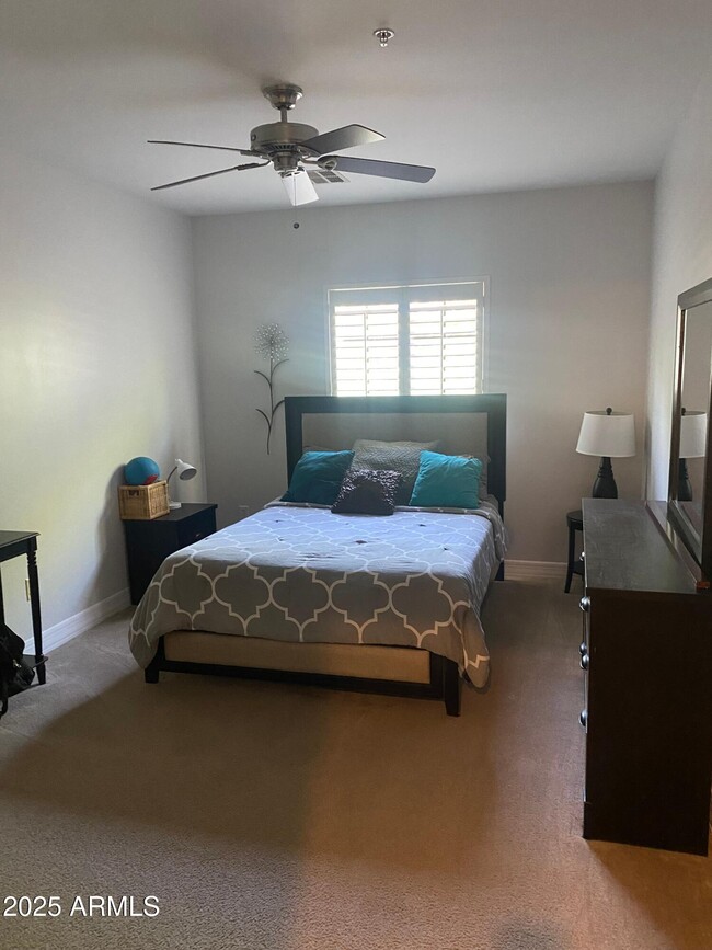 Foto del edificio - 10757 N 74th St