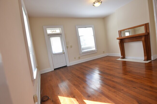 Foto del edificio - 680-684 Hamlet St