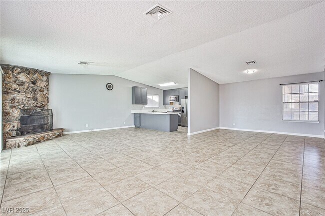 Foto del edificio - 4652 Troy Pl