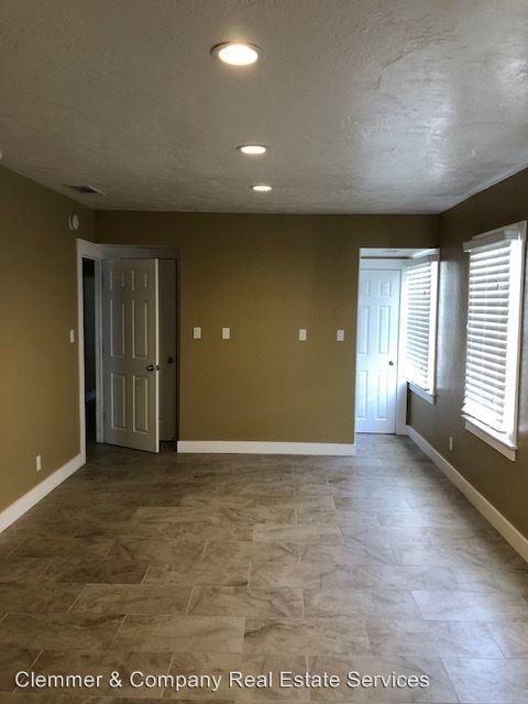 Building Photo - 2 br, 2.5 bath House - 614 E. Tulare Ave