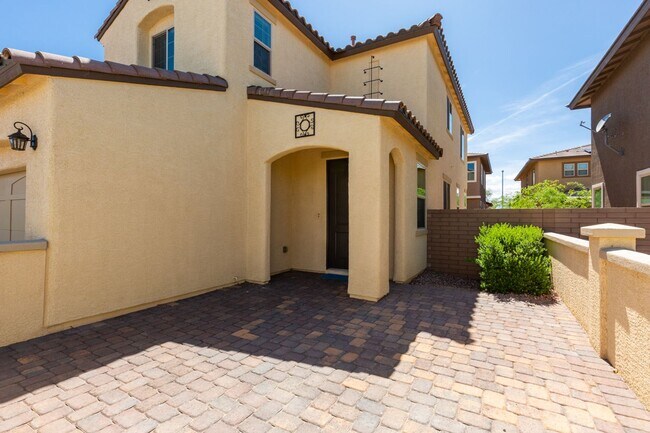 Building Photo - Gorgeous one story 4 bedroom 2 Bathroom Ho...