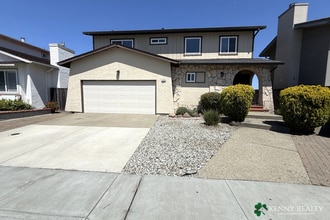 Building Photo - 240 Estates Dr