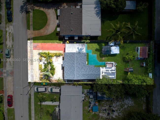 Foto del edificio - 241 SW 3rd St