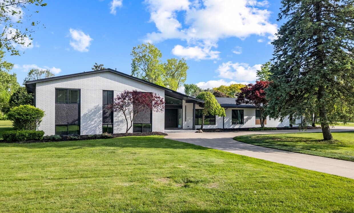 Foto principal - 21725 Normandale St
