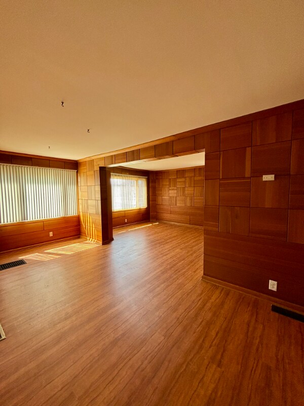 Foto del edificio - 90 Laverack Ave
