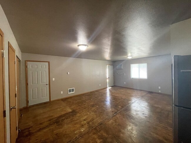 Building Photo - 109 Pear Ct
