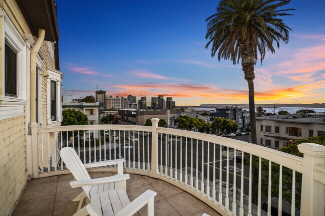 Foto del edificio - 2121 1st Ave