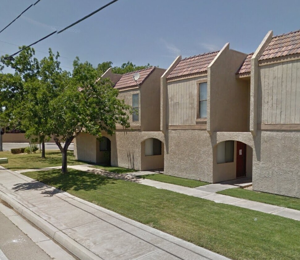 44024 25th St W, Lancaster, CA 93536 Townhome Rentals in Lancaster CA