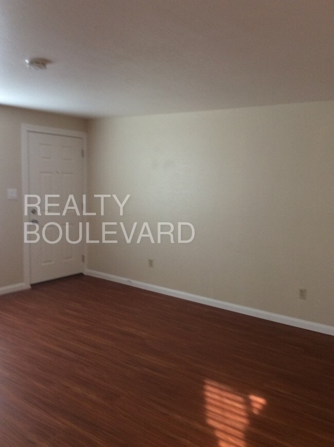 Building Photo - 2025 Wedekind Rd