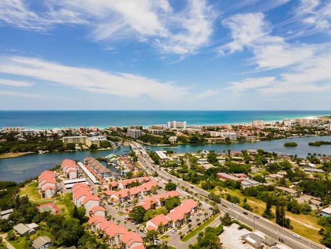 Foto del edificio - 1656 Stickney Point Rd