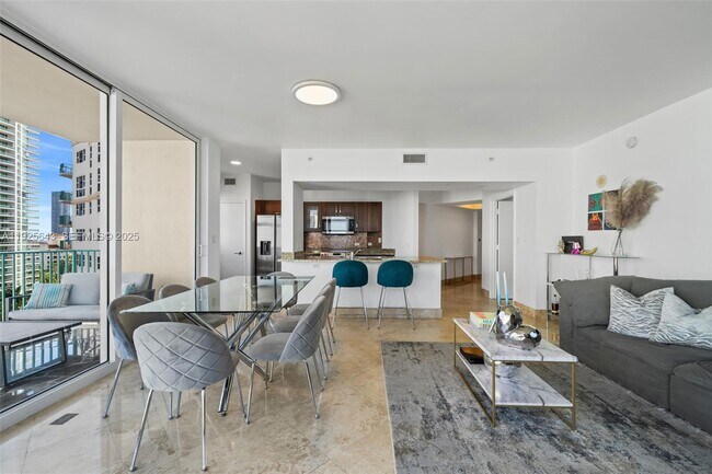 Foto del edificio - 19900 E Country Club Dr