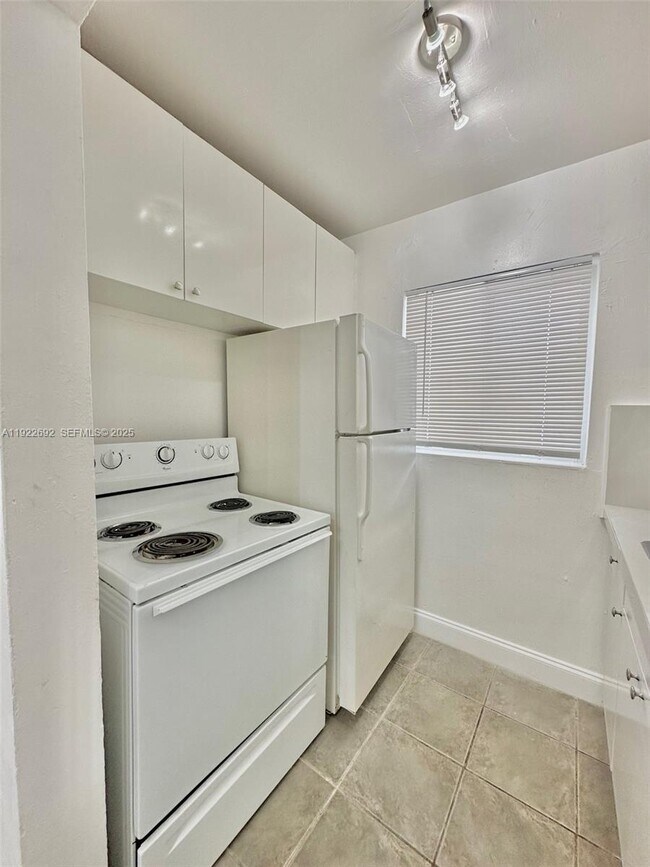 Building Photo - 10 NW 77th St