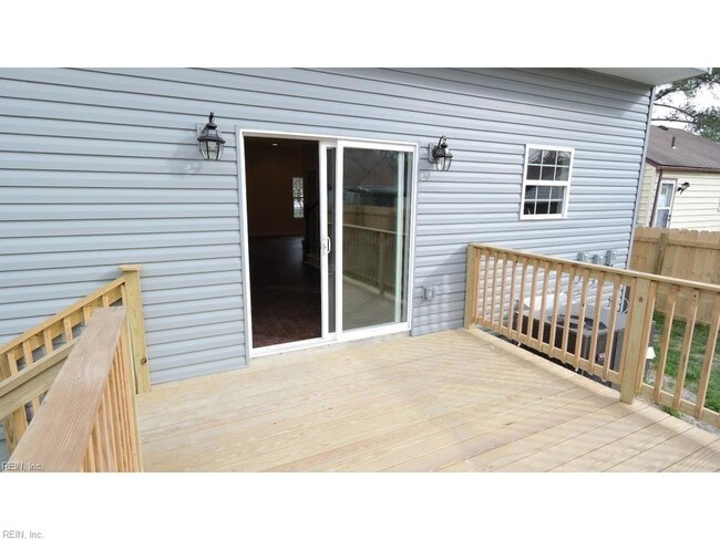 Foto del edificio - 6395 Partridge St