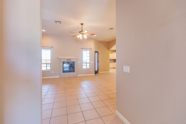 Foto del edificio - 3 bed 2 bath beautiful home!