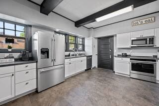 Building Photo - 601 Prytania Ave