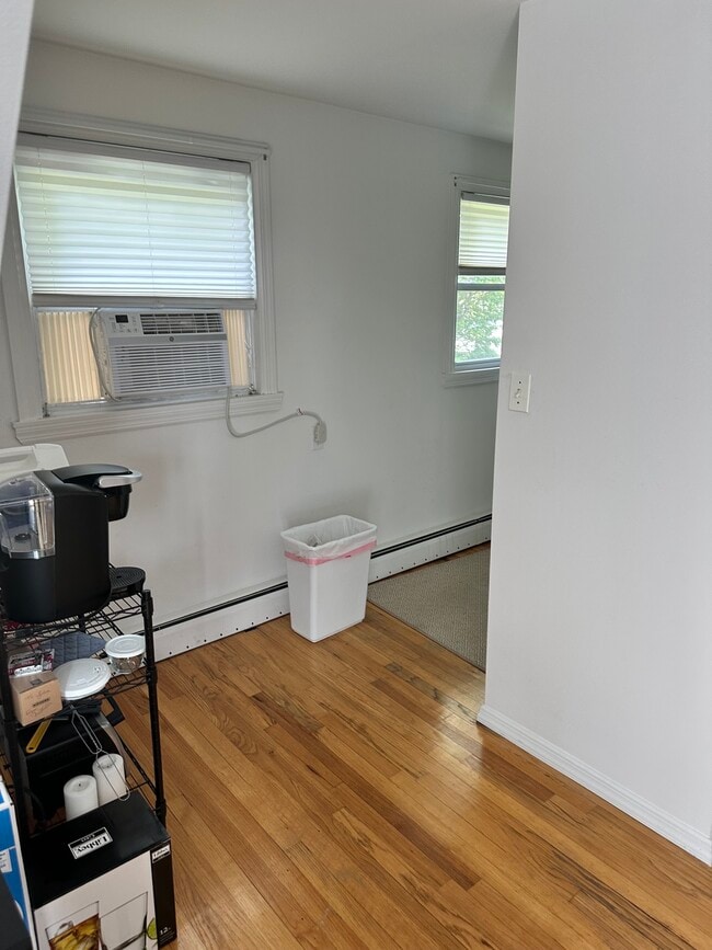 Building Photo - 87 Hemlock St