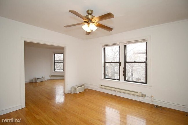 Foto del edificio - 1200 W Wellington Ave