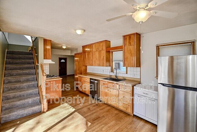 Building Photo - 1477 Earhart Ave