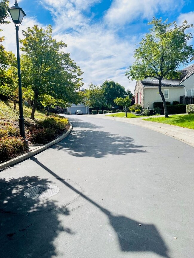 Building Photo - 4285 Bromley Ct