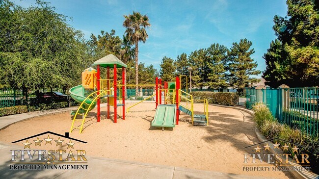Building Photo - 4938 Shorebird Dr