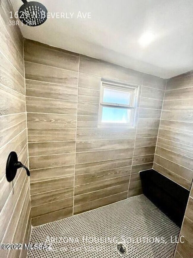 Foto del edificio - Remodeled 3 Bedroom in Central Tucson