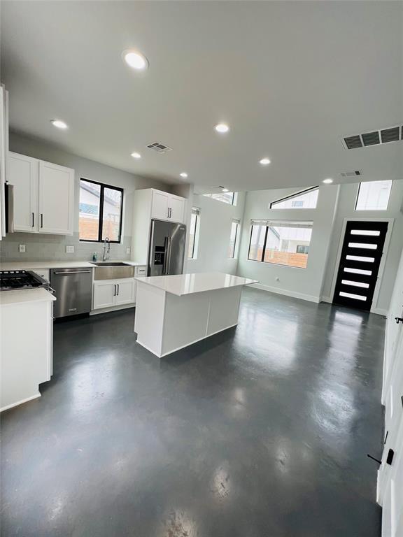 Foto del edificio - 5315 Woodrow Ave