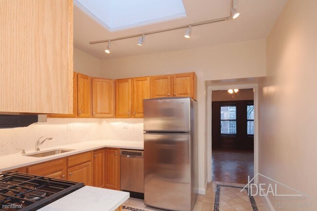 Building Photo - 2 br, 1 bath  - 487 4th St Apt 3