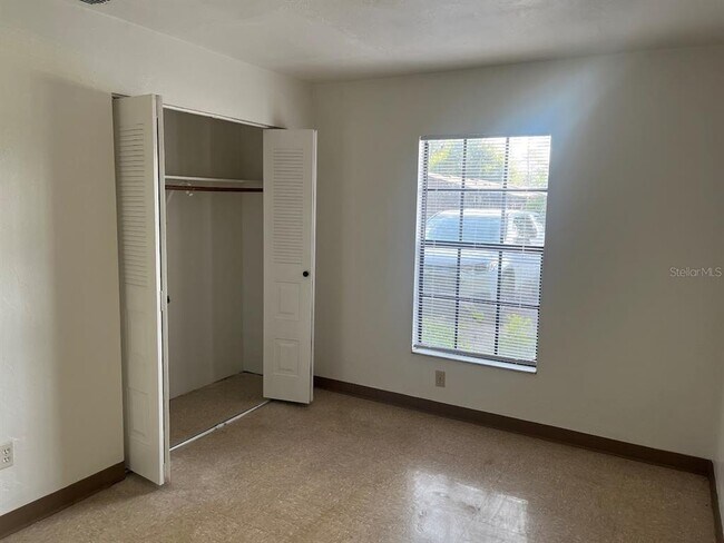 Foto del edificio - 5730 NW 25th Terrace