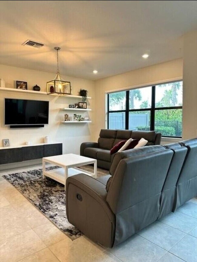 Foto del edificio - 4460 San Fratello Cir