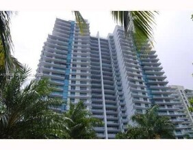 Building Photo - 2627 S Bayshore Dr