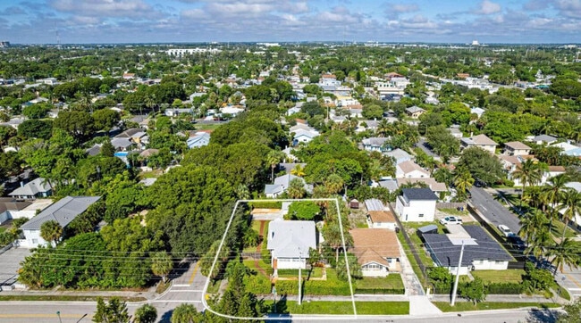 Building Photo - 5301 N Flagler Dr