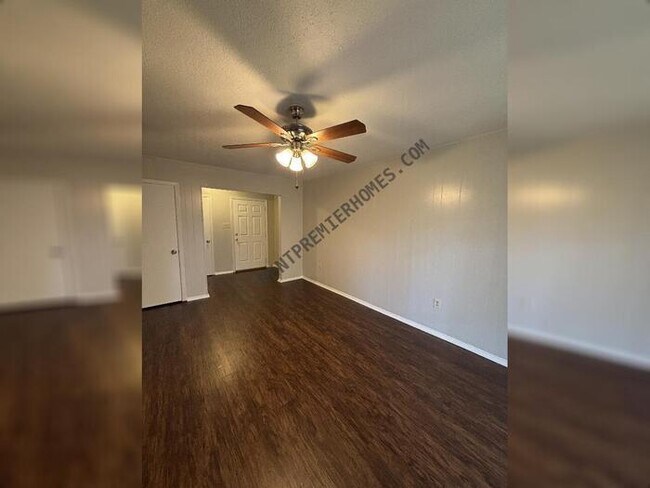 Foto del edificio - 1220 Twin Lakes Dr