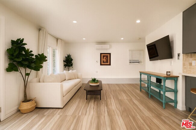 Foto del edificio - 1174 Coldwater Canyon Dr