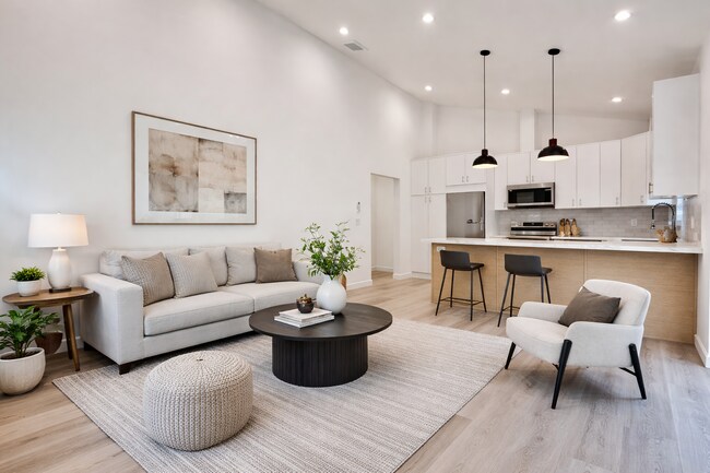 Building Photo - 619 N Vista St