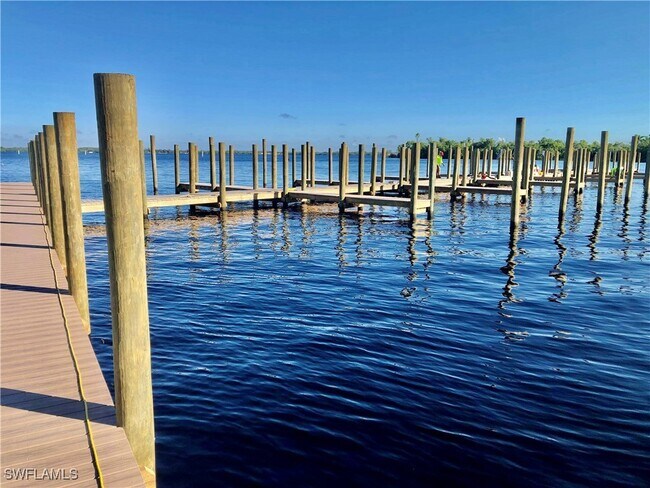 Foto del edificio - 2885 Palm Beach Blvd