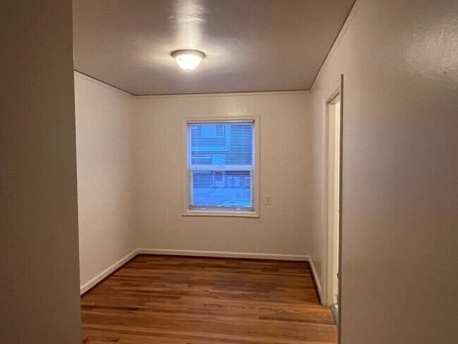 Foto del edificio - Stunning 2 Bed, 1 Bath Vintage Charmer!